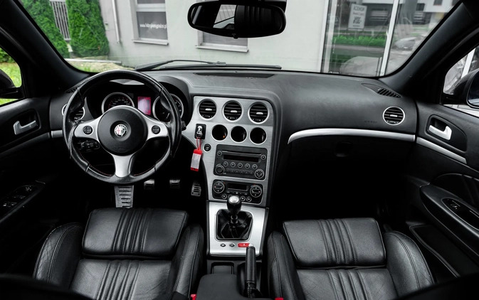 Alfa Romeo 159 cena 28800 przebieg: 219000, rok produkcji 2010 z Zdzieszowice małe 562